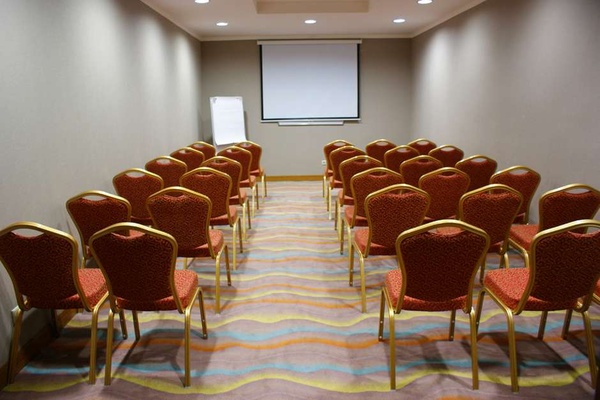 Отель «Grand Nur Plaza Hotel & Convention Centre» Отель «Grand Nur Plaza Hotel & Convention Centre»